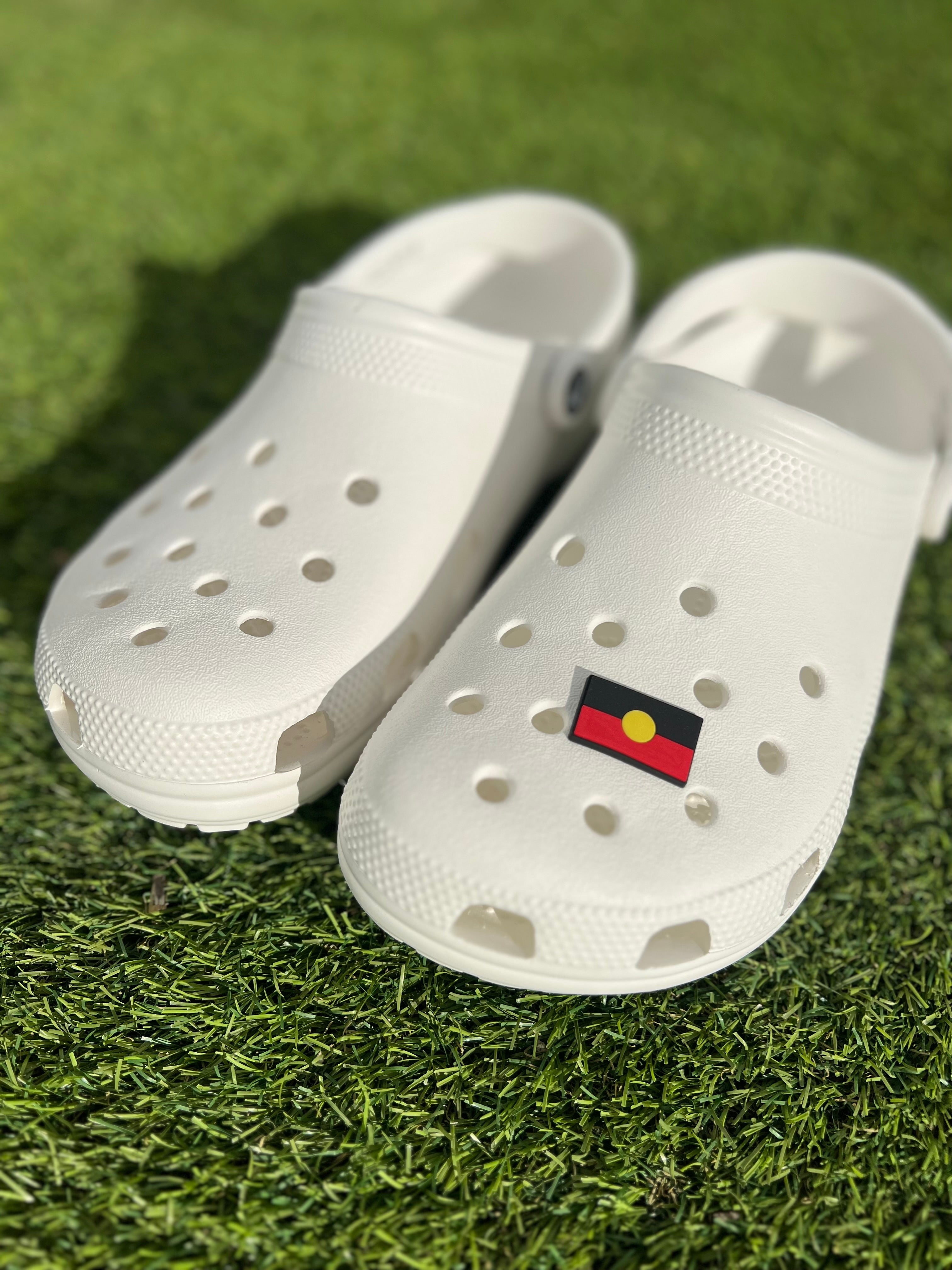 Crocs best sale jibbitz flags